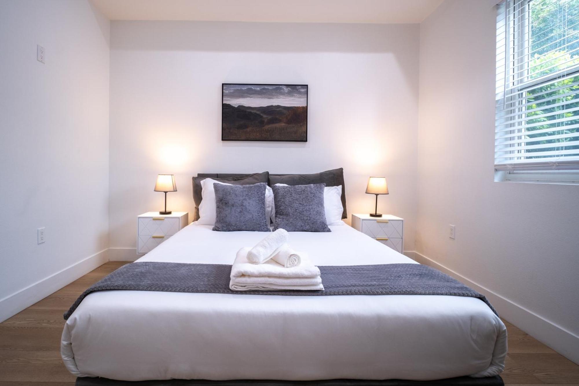 Stylish Private By Downtown La With Private Parking Guest house Los Angeles