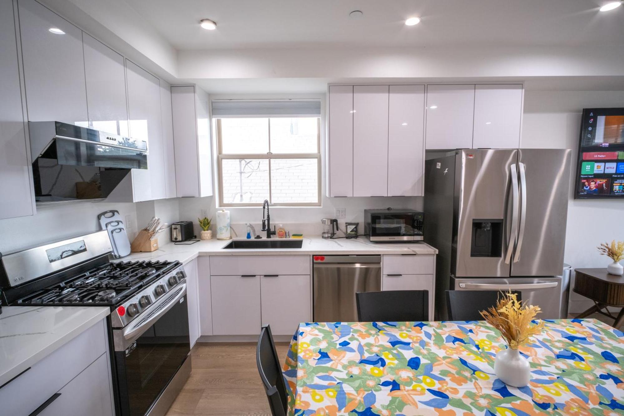 Stylish Private By Downtown La With Private Parking Guest house